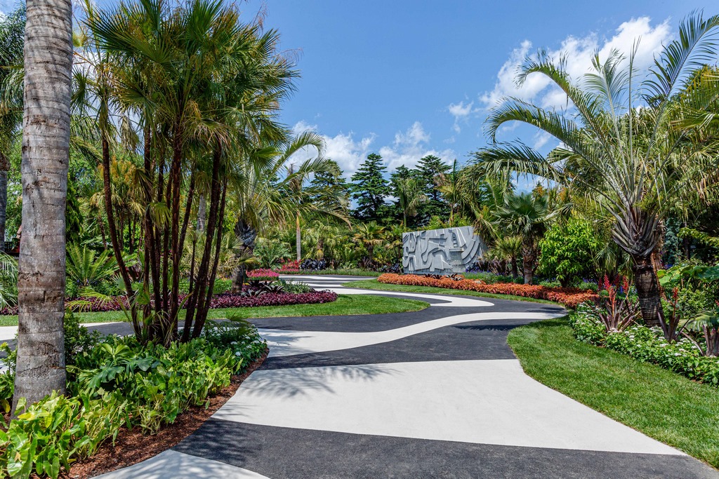 Unable to resist, Jim McCloskey traveled across the country last month to see the New York Botanical Garden's exhibition on the art of Roberto Burle Marx just a few days before it closed.  It was a revelation, he says, and gave him an even deeper respect for the artist and the man.