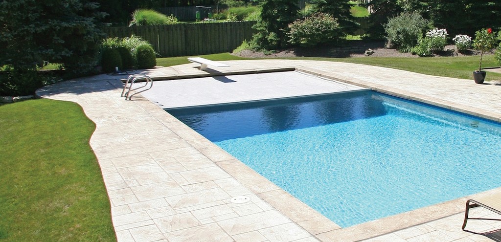 automatic pool cover detail