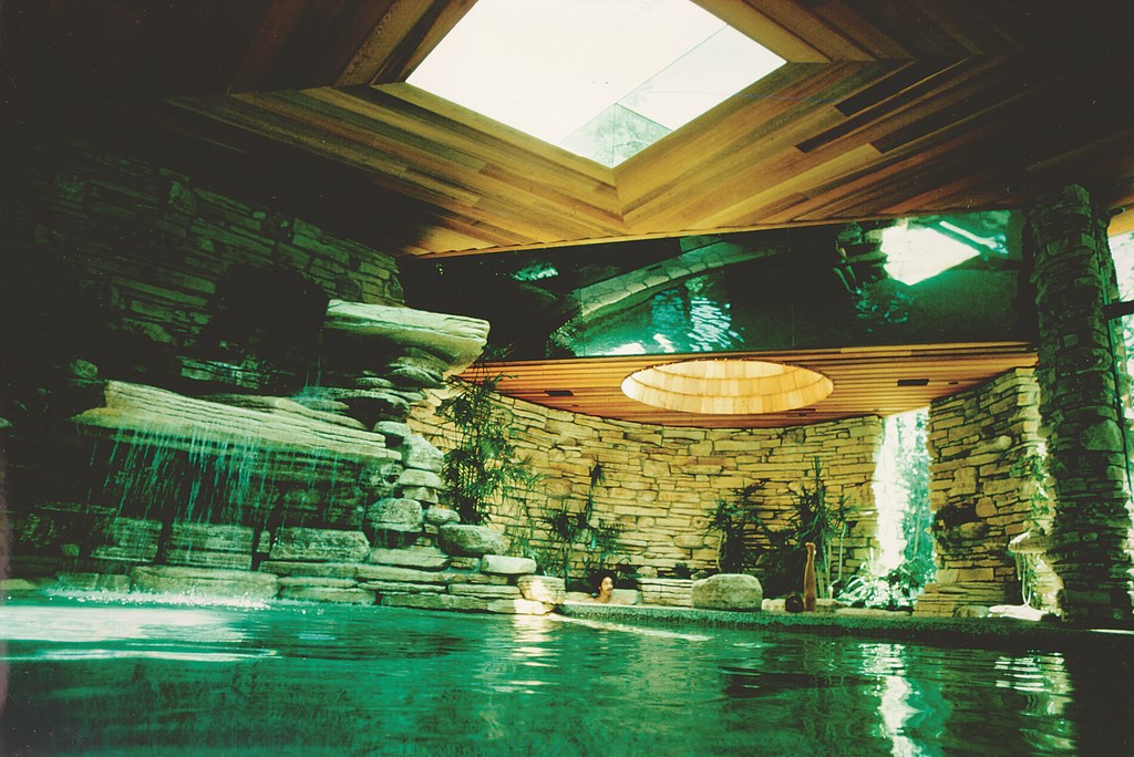 With its elegant structures, extensive sculpture gardens, beautiful watershapes and exquisitely maintained grounds, this 12-1/2-acre estate in Highland Park, Ill., is the product of two decades of ongoing design work by architects and environmental designers Suzanne and Ron Dirsmith. Among the many works of art and perfectly scaled amenities placed on the property, the project’s pool and spa create spectacular spaces for relaxation or exercise.
