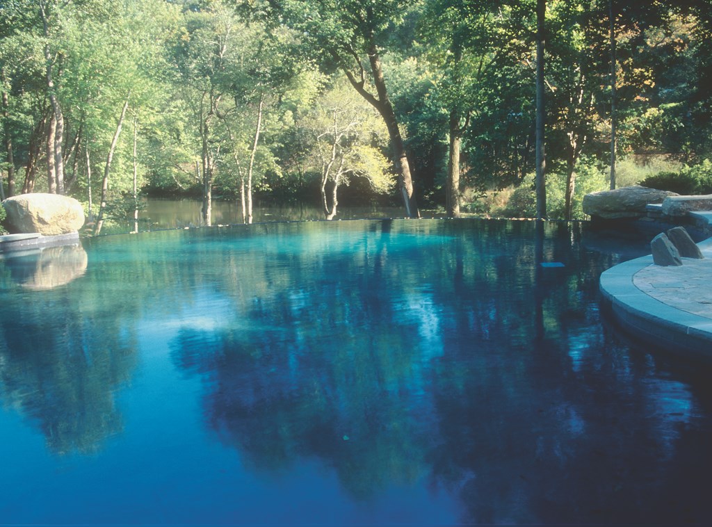 Peter Cattano has built a distinguished watershaping career by creating quality swimming pools in many of the Northeast’s most beautiful settings. Here, he profiles a project he counts among his firm’s finest achievements: a vanishing-edge pool in a spectacular woodland setting – and the product of an artful collaboration among the clients, Cattano’s staff at Paco Pools and the talented landscape architects at Schlick Design Group.