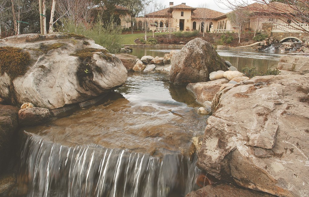 As ponds and lakes become more common amenities for large estates and commercial properties, says George Forni, increasing numbers of clients are demanding water quality more akin to that of swimming pools than to natural bodies of water – and very often, he adds, they want cleanliness and clarity to be attained without any chemicals. Here, he shows how this can be accomplished, in this case in a system of large ponds on a 100-acre estate.