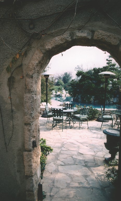 For more than 30 years, the watershapes and grotto at Playboy Mansion West have generated a mystique uniquely their own. Designed by Suzanne and Ron Dirsmith and installed along with the rest of the home’s interior and exterior environments, this amalgamation of stone, water and plants ushered in the era of naturalistic pools and has utterly fascinated generations of homeowners seeking their own slices of the good life.