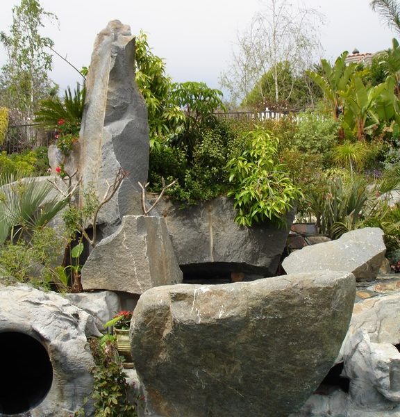 Watershaper and landscape designer John Cohen is an artist of unique passion. Fiercely dedicated to his craft, an uncompromising idealist and a self-described rebel, he has the uncanny ability to use his energy to unlock the creative spirit in his clients and sees water as a medium that can be used to transform both environments and lives for the better. Along the way, he satisfies a deep-seated urge to express himself in fresh and compelling ways.