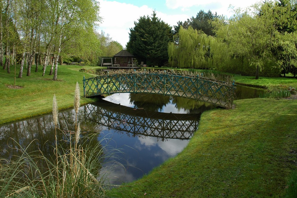 The potency of water’s reflective nature is a component of watershaping that is all too often ignored or left to chance, says renowned environmental artist Anthony Archer Wills. When considered from the outset of a project, however, the brilliance and subtlety of a reflection is something he uses to completely transform the experience of viewing water in ways that become ongoing sources of delight and fascination for his clients.