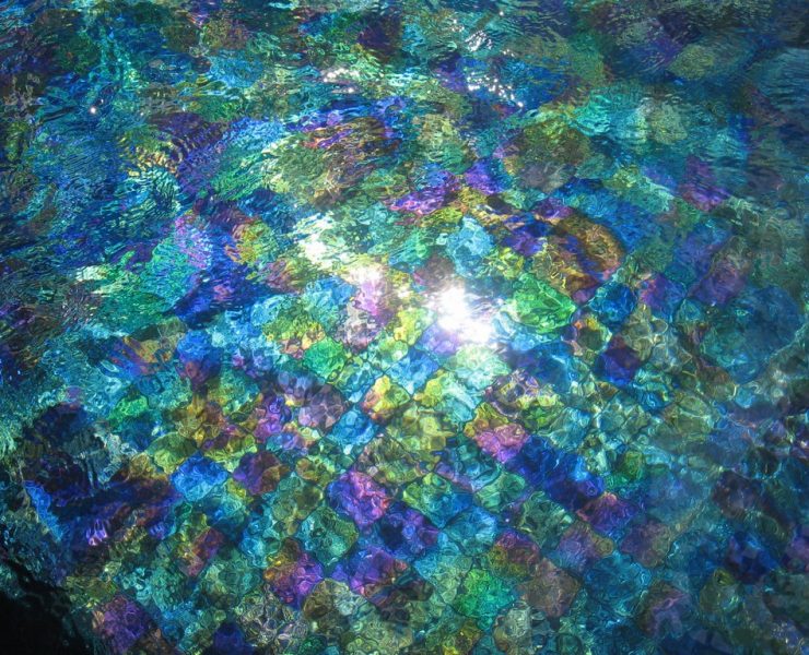 Looking for a surface material as unique as the resort itself, the designers of Jade Mountain turned to David Knox of Lightstreams to create completely original tile products for use in the structure’s 25 vanishing-edge pools, with each one to have its own unique colors and optical qualities. Here, Knox describes the process of deploying glass tiles throughout one of the world’s most unique and extensive watershape environments.