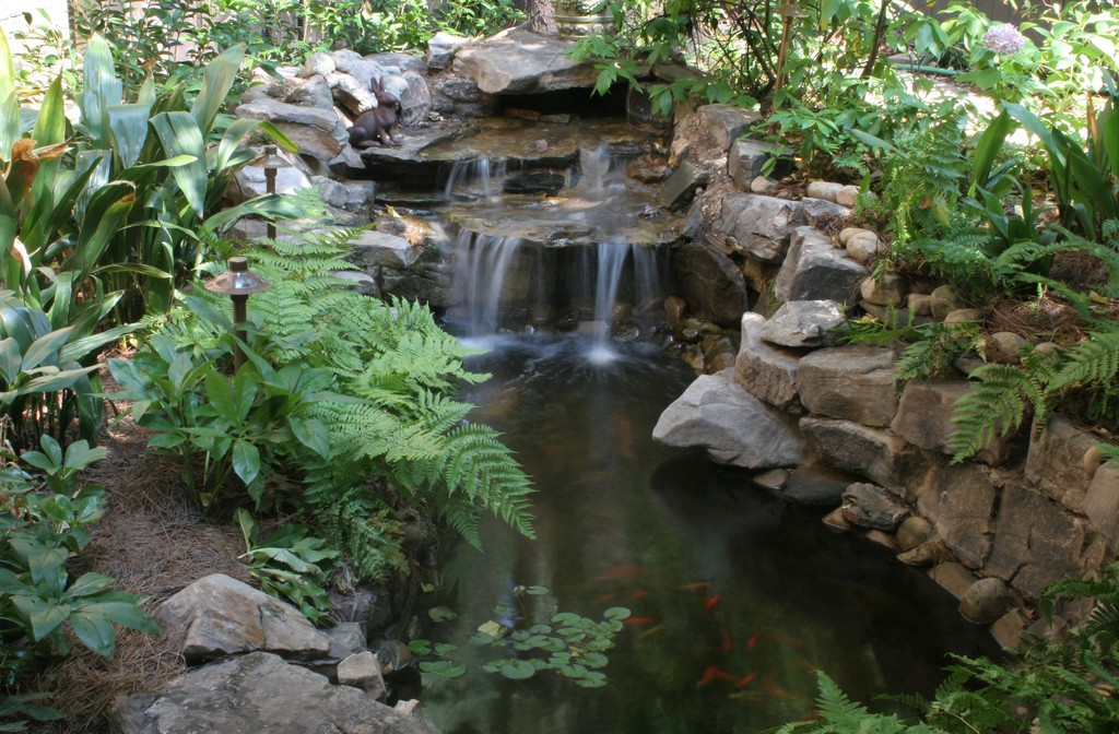 Specializing in naturalistic watershapes obviously requires an appreciation of nature, says Atlanta-based pond/stream specialist Robert Vaughn, but doing a good job of emulating what happens in and around natural bodies of water also calls for a refined set of design and installation skills – especially when the goal is to create watershapes that appear right at home amid rolling topographies and densely wooded landscapes.